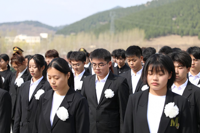 缅怀先烈，铭记历史—清明祭扫仪式